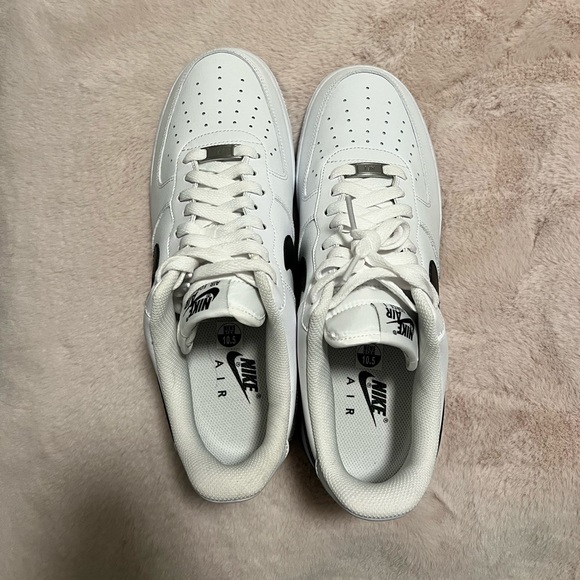 Brand New Nike Air Force One - Picture 2 of 4